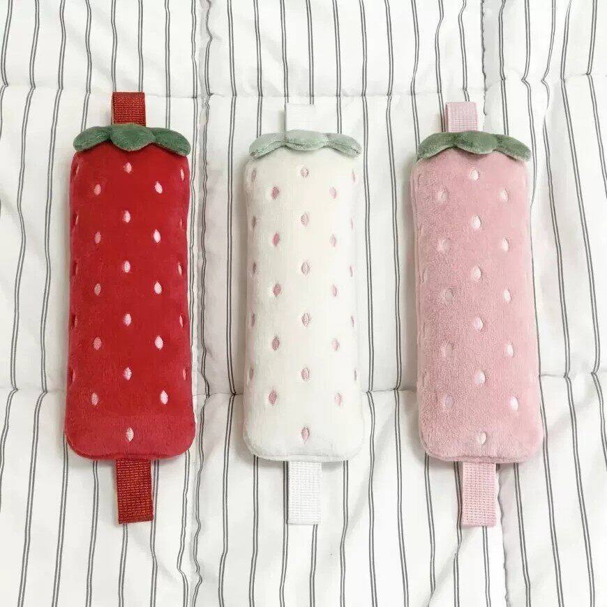 Trousse Peluche Fraise à Bandoulière – 3 Coloris – Image 5
